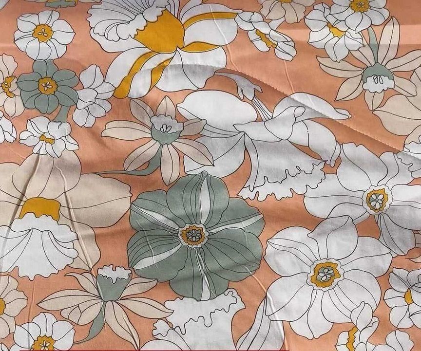 Одеяло  ирисы на оранжевом